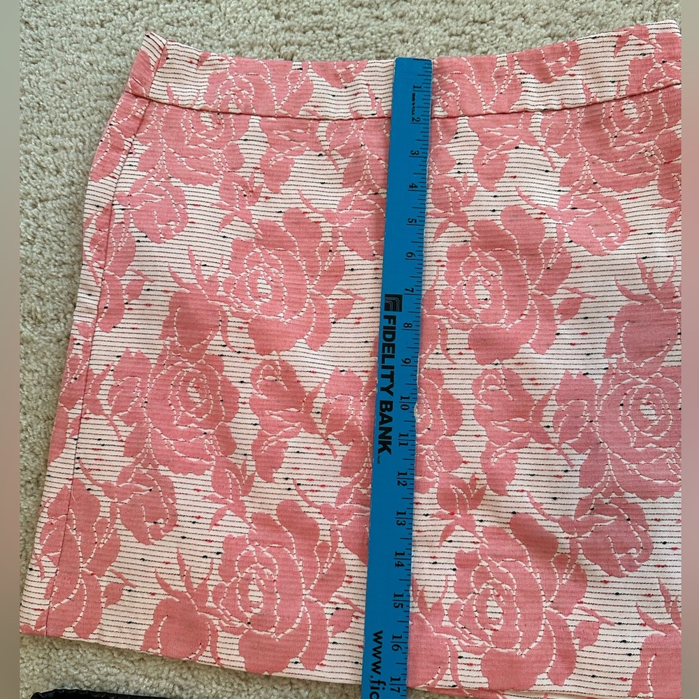 LOFT mini skirt - size 6 - dusty rose and cream